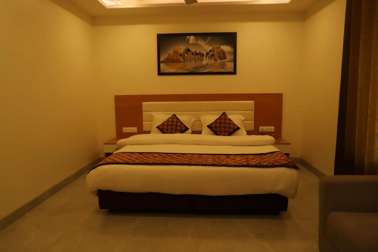 Ananda Castle Hotel Vrindāvan Exterior photo