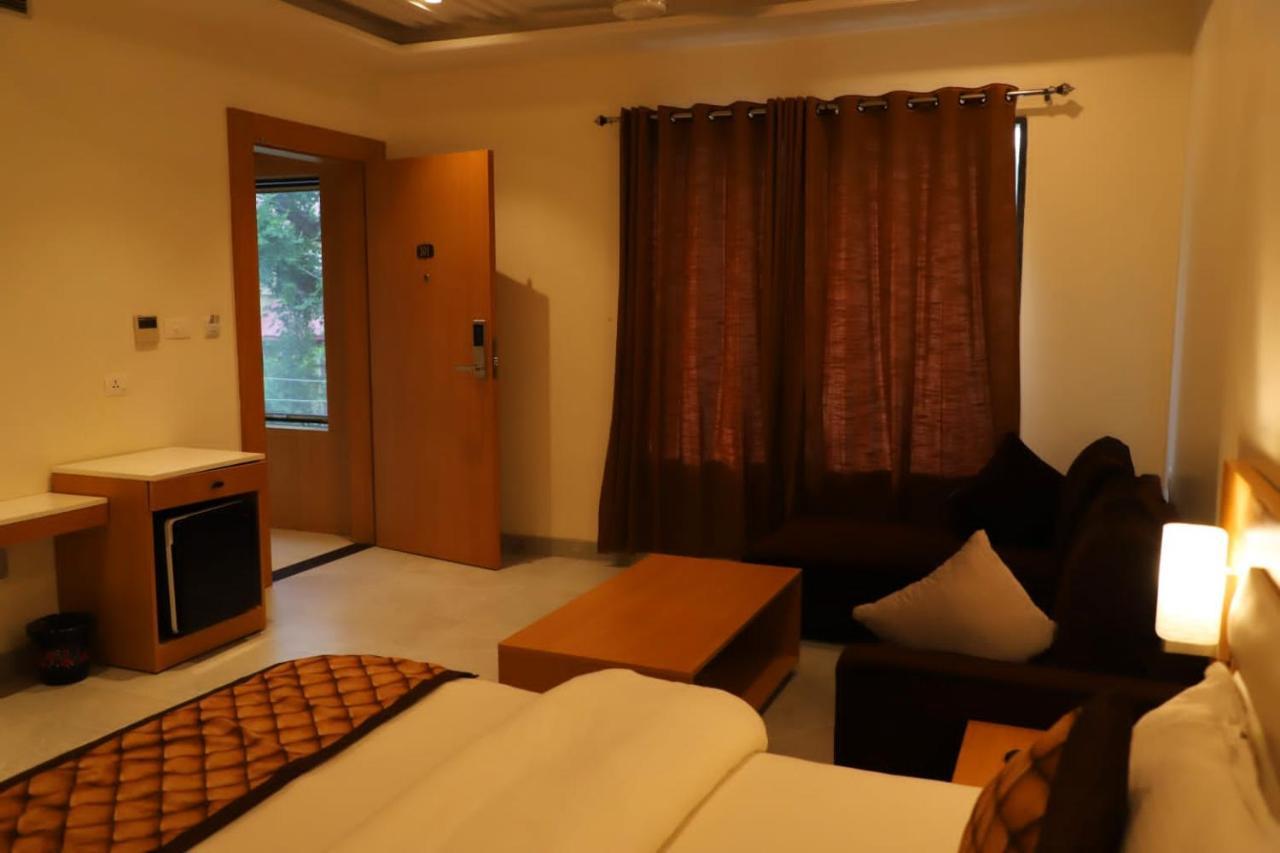 Ananda Castle Hotel Vrindāvan Exterior photo
