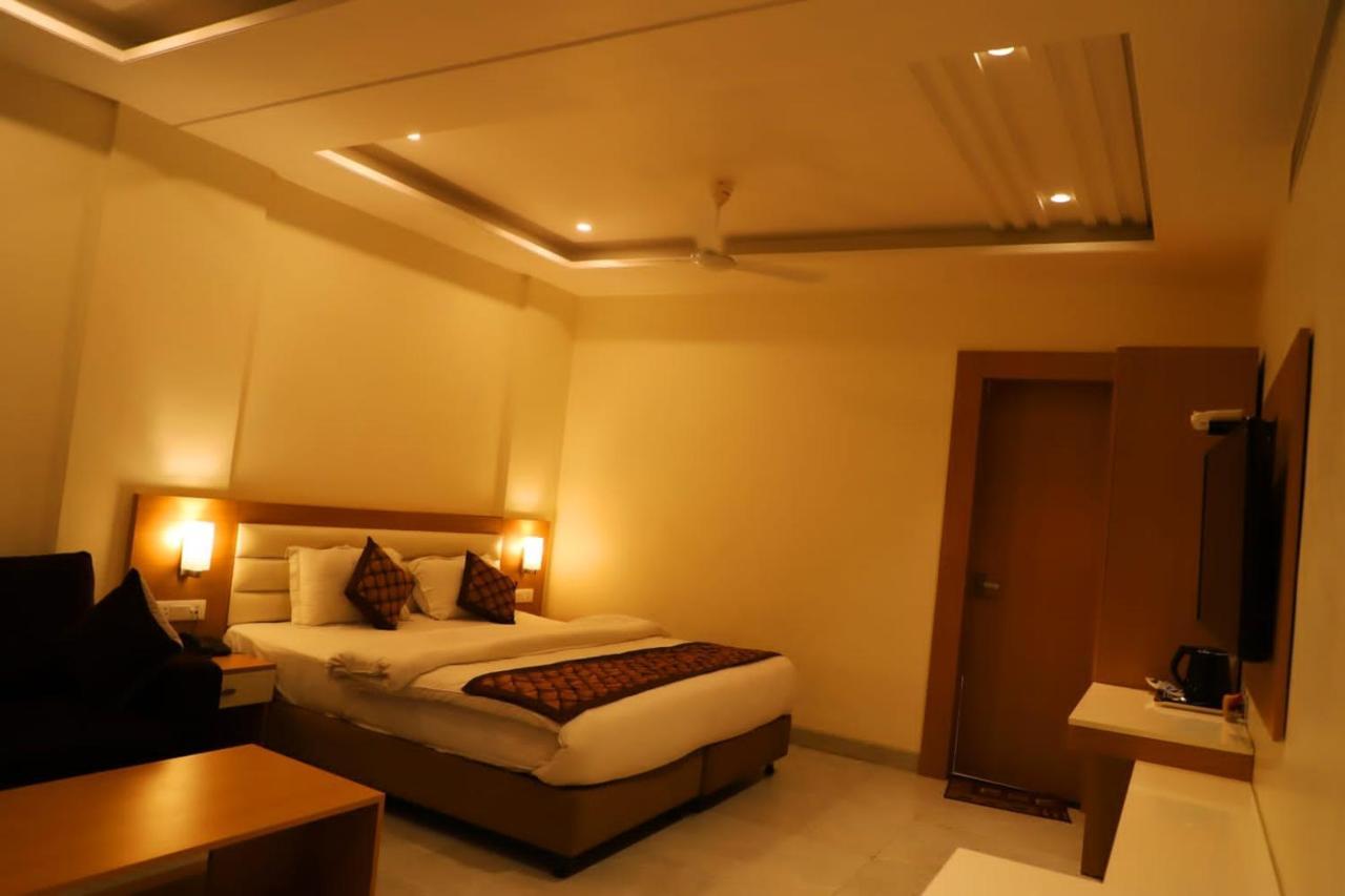 Ananda Castle Hotel Vrindāvan Exterior photo